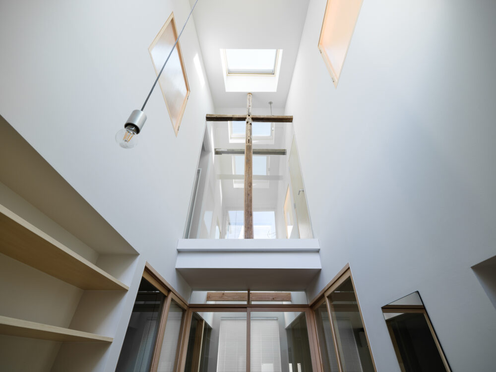 戸建てリノベーション、（株）KITI、光庭、室内窓、ペンダント照明