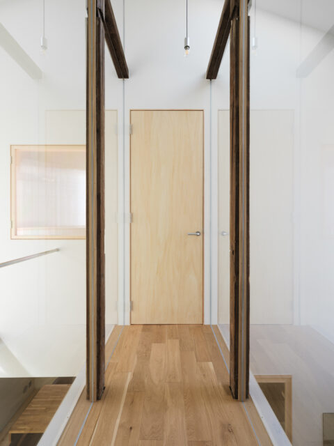 戸建てリノベーション、（株）KITI、ブリッジ、ガラス、柱