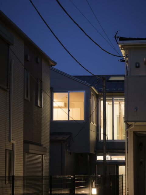 戸建てリノベーション、（株）KITI、光庭、灯り、旗竿地
