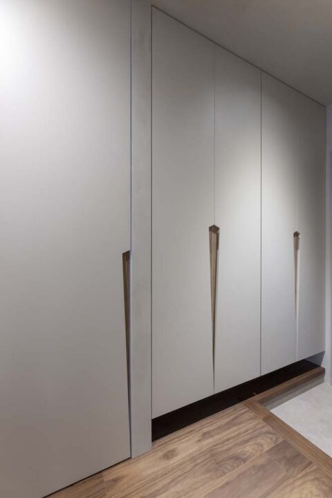 マンションリノベーション、リノベーションスタジオKULABO、玄関収納、デザイン扉、開き戸