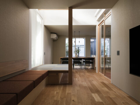 戸建てリノベーション、（株）KITI、造作ベンチ、小上がり、ガラス戸