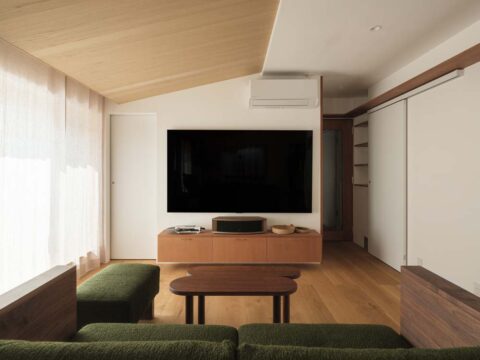 マンションリノベーション、(株)KITI、勾配天井、北欧家具、引き戸