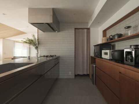 マンションリノベーション、(株)KITI、タイル壁、オープン収納、パントリー