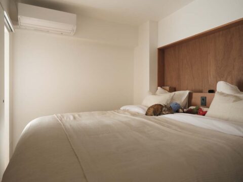 マンションリノベーション、(株)KITI、寝室、ヘッドボード、猫