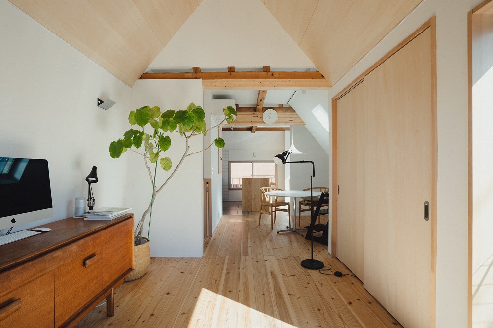 リノベーション事例「飽きのこない自然素材でずっと長く住める家に。マンションから戸建てへの住み替えリノベーション」