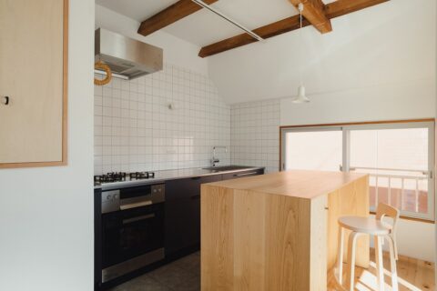 戸建てリノベーション、アズ建設、キッチンカウンター、造作家具、ステンレスフード