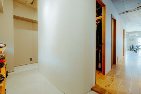 マンションリノベーション、湘南リフォーム、アール壁、回遊動線、玄関土間