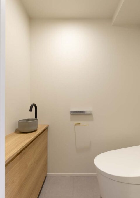 マンションリノベーション、株式会社コスモスイニシア、トイレ、間接照明、シンプル