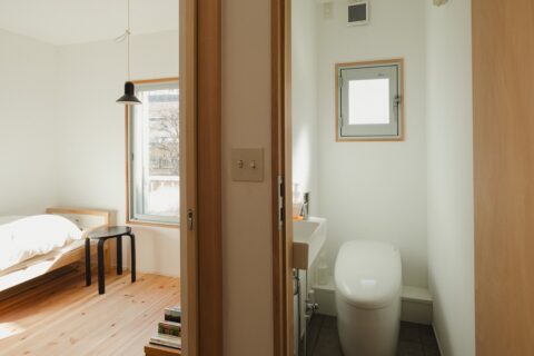 戸建てリノベーション、アズ建設、子ども部屋、トイレ、採光