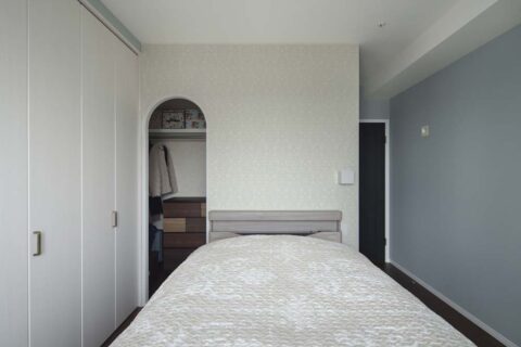 マンションリノベーション、インテリックス空間設計、ウォークスルークローゼット、アーチ開口、アクセントウォール