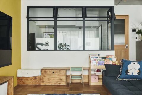 マンションリノベーション、SHUKEN Re(シュウケンアールイー)、室内窓、開閉式窓、可動式テレビボード