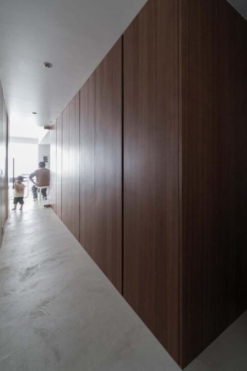 マンションリノベーション、nu(エヌ・ユー)リノベーション、廊下クローゼット、ウォールナット、掘り込み取っ手