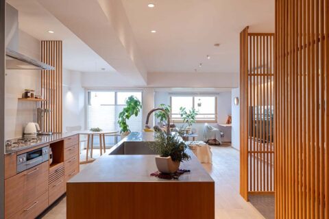マンションリノベーション、ハンズデザイン一級建築士事務所、縦格子、アイランドキッチン、ワンルーム