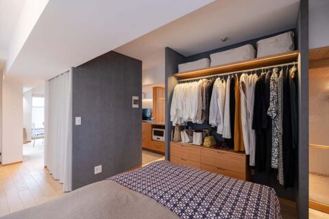 マンションリノベーション、ハンズデザイン一級建築士事務所、オープンクローゼット、アクセントウォール、壁付収納