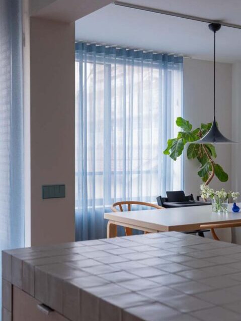 マンションリノベーション、nu(エヌ・ユー)リノベーション、タイル、キッチンカウンター、ペンダント照明