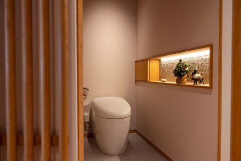 マンションリノベーション、ハンズデザイン一級建築士事務所、飾り棚、ニッチ収納、縦格子