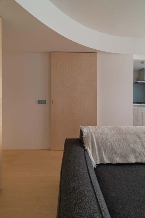 マンションリノベーション、nu(エヌ・ユー)リノベーション、アール梁、引き戸、バーチ材