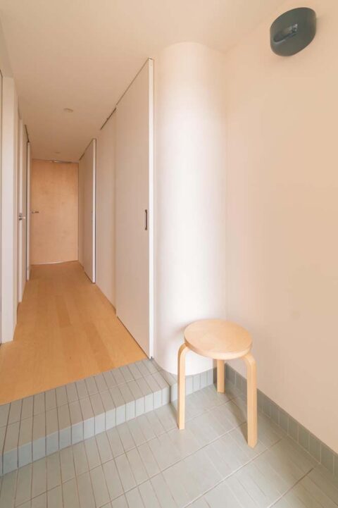マンションリノベーション、nu(エヌ・ユー)リノベーション、スカンジナビアン、タイル床、アール壁