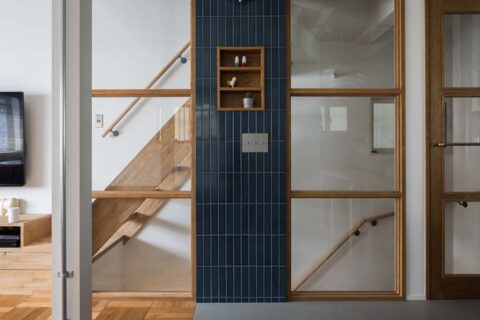 戸建てリノベーション、ハコリノベ、タイル壁、ガラス壁、ニッチ