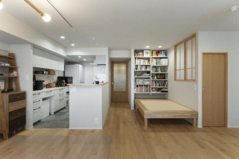 マンションリノベーション、Renomama(リノまま)、小上がり、畳、本棚