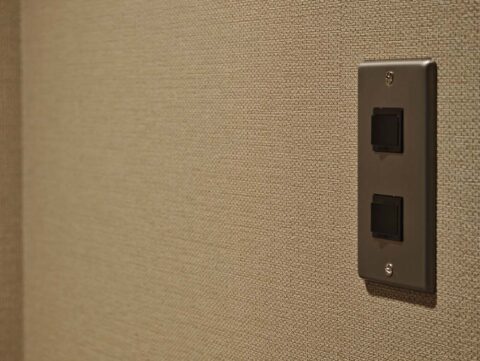 マンションリノベーション、アズ建設、金属プレート、レトロ、ヴィンテージ