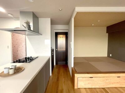 「a.design(エーデザイン)」の「開放感のある住まいにリノベーション。たっぷり収納とシックなインテリアで居心地満点！」