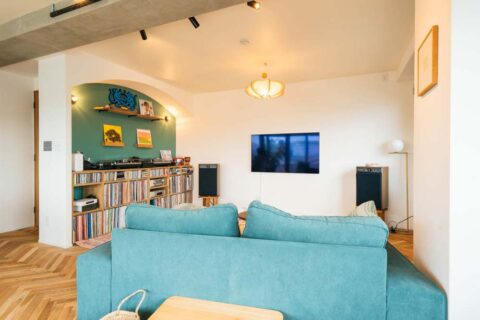 マンションリノベーション、フィールドガレージ(FIELDGARAGE)、リビング、グリーン、アーチ開口