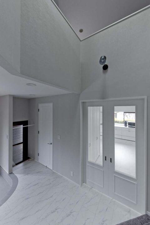 戸建てリノベーション、GLADDEN(グラデン)、引き戸、ガラス入りドア、玄関ホール