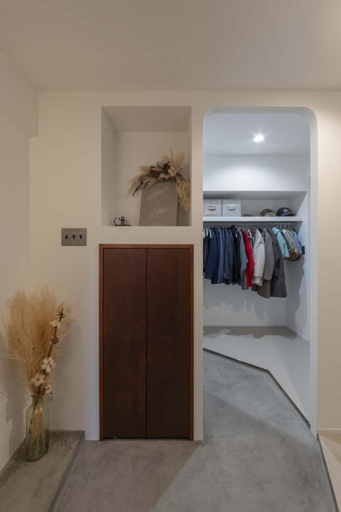 マンションリノベーション、ATTIC Renovation、シューズインクローゼット、玄関、ニッチ