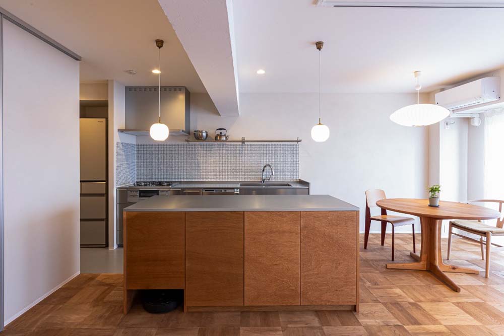マンションリノベーション、ATTIC Renovation、リビングダイニング、キッチン、造作収納