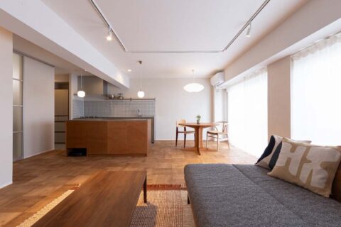 マンションリノベーション、ATTIC Renovation、LDK、柿渋、パーケットフローリング