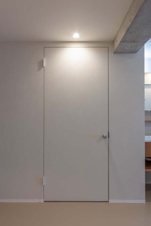 マンションリノベーション、ATTIC Renovation、寝室、ドア