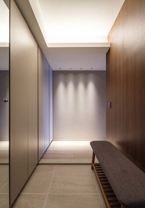 マンションリノベーション、スタイル イズ スティル リビング、折り上げ天井、スポット照明、ウォルナット