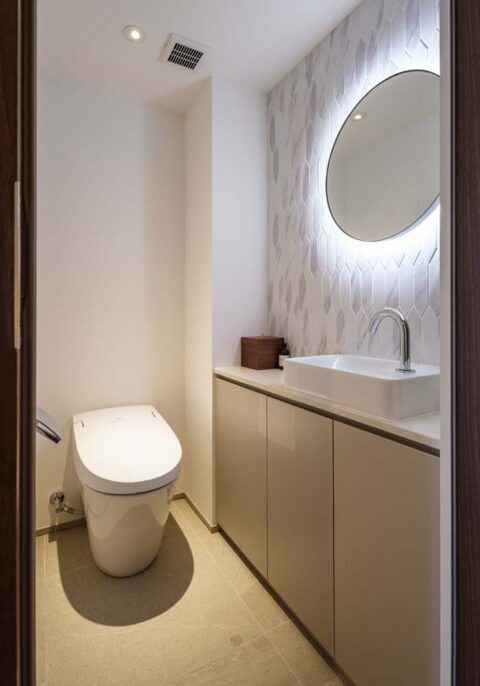 マンションリノベーション、スタイル イズ スティル リビング、自動水栓、トイレ手洗い器、間接照明