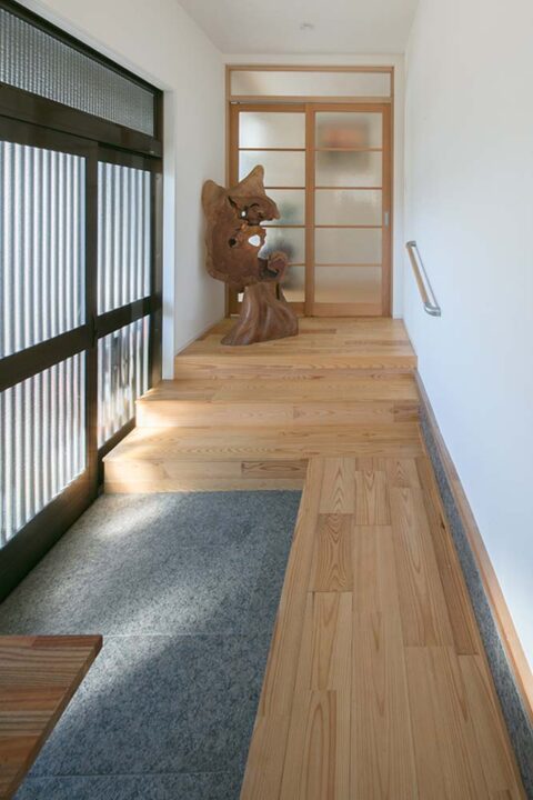戸建てリノベーション、住工房、和風建築、縦格子、玄関土間