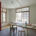 「+Marchitects(プラスエム・アーキテクツ)」の「ライフスタイルの変化に合わせて2回に分けてリノベ。小屋と庭のつながりが人と人を結ぶ」