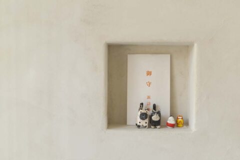 戸建てリノベーション、+Marchitects(プラスエム・アーキテクツ)、ニッチ、玄関ホール、飾り棚