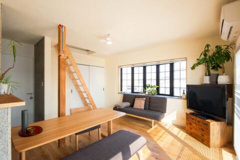 戸建てリノベーション、しあわせな家、リビングダイニング、ドーレ社、階段
