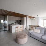 「CLOCK(クロック)」の「自宅マンションの持ち味を活かしてフルリノベ。これからも心地よく過ごせる住まいに」