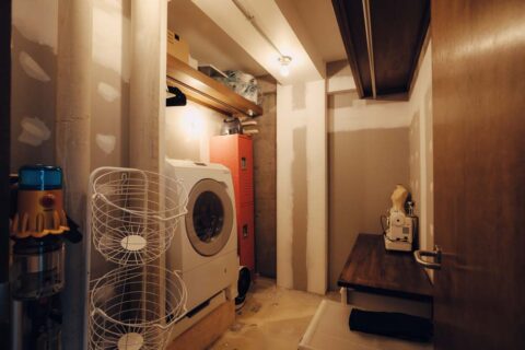 マンションリノベーション、アズ建設、ランドリースペース、室内干し、パテ処理壁
