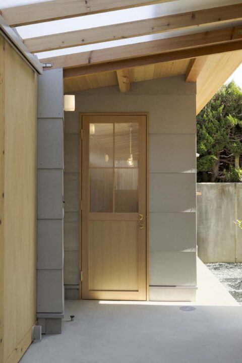戸建てリノベーション、+Marchitects(プラスエム・アーキテクツ)、小屋、ガラス入りドア、ワークスペース