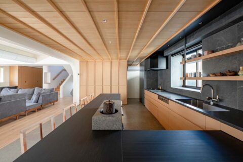 戸建てリノベーション、エキップ(equip)、竿縁天井風仕上げ、炉台、キッチン