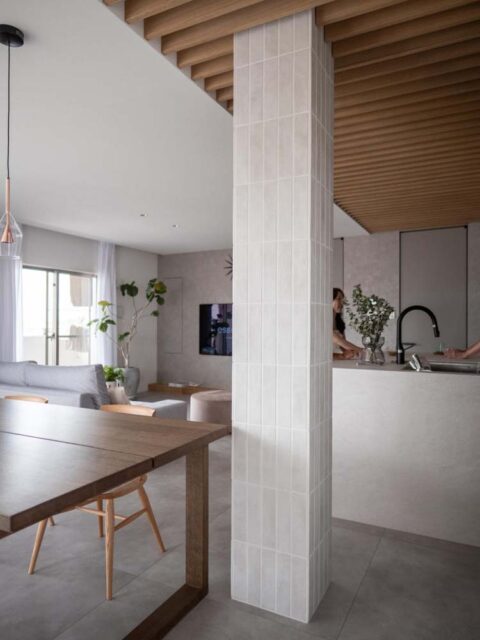 マンションリノベーション、CLOCK(クロック)、パイプスペース、タイル、アクセント