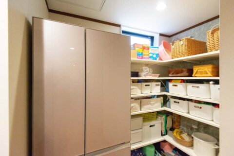 戸建リノベーション、しあわせな家、親世帯、パントリー、キッチン