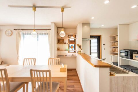 戸建リノベーション、しあわせな家、子世帯、LDK、ペンダントライト